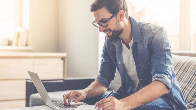 Can foreigners start a business in Dubai?